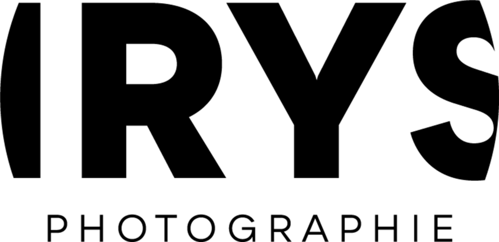 Logo IRYS photographie noir sur fond transparent.